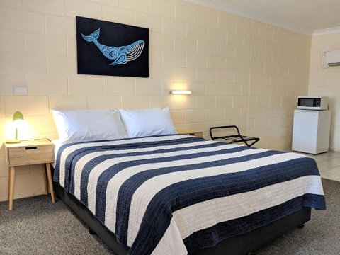 Sail Inn Motel - Sunshine Coast Guide 2
