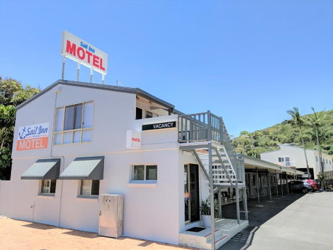 Sail Inn Motel - Sunshine Coast Guide 0