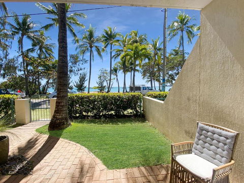 Sails On Horseshoe Apartment 5 - Sunshine Coast Guide 0