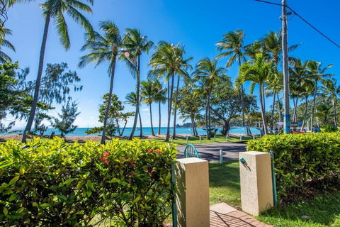 Sails On Horseshoe Apartment 6 - Sunshine Coast Guide 2