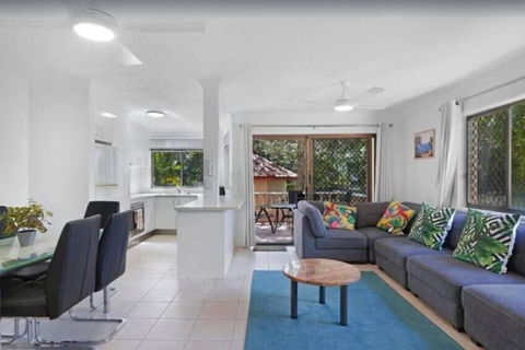 Salerno - Hosted By Burleigh Letting - Sunshine Coast Guide 0