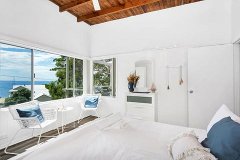 Sally Beach House With Ocean Views - Sunshine Coast Guide 1