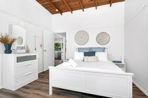 Sally Beach House With Ocean Views - Sunshine Coast Guide 2