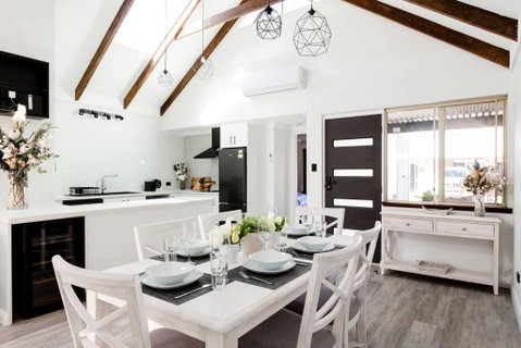 Salt & Pepper; Beautiful Town House In Margs! - Sunshine Coast Guide 0
