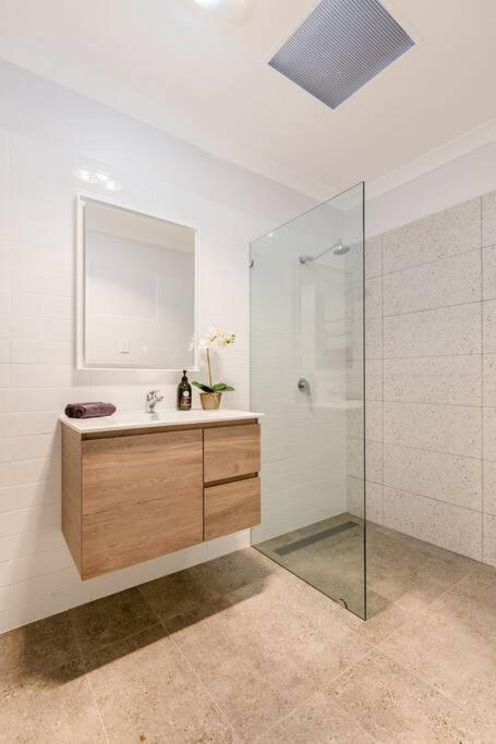 Salt & Pepper; Beautiful Town House In Margs! - Sunshine Coast Guide 2
