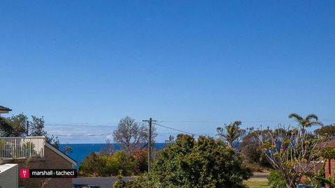 Salt Water Villa Bermagui Four Bedroom Central Location With Wifi - Sunshine Coast Guide 1