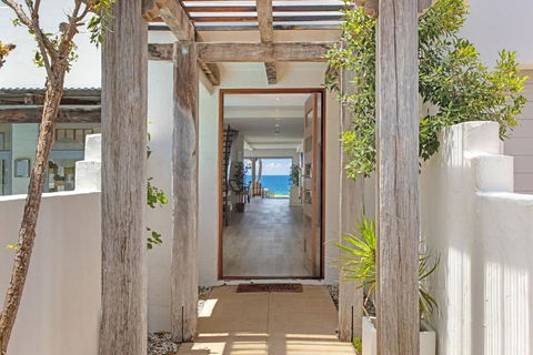 Saltwater Beach House - Sunshine Coast Guide 3