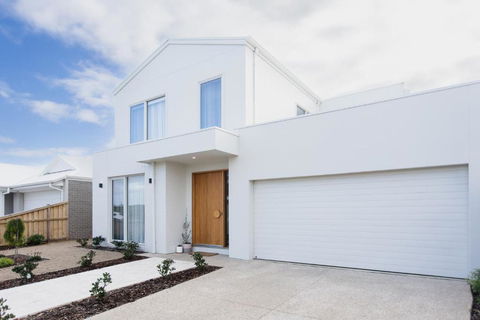 Saltwater Lux, 4 Bdrm, 3 Bath, Golf, Weddings, Beaches, Adventure Park - Sunshine Coast Guide 0