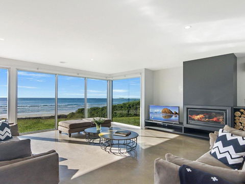 Saltwater Retreat - Sunshine Coast Guide 1