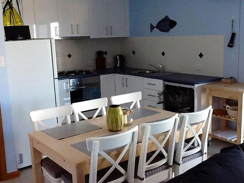 Salty Air Apartments Kingscote Kangaroo Island - Sunshine Coast Guide 1