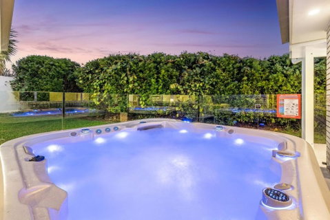 Salty Pause At Bondi House - With Spa And Pet Friendly! - Sunshine Coast Guide 0