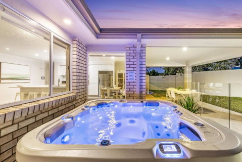 Salty Pause At Bondi House - With Spa And Pet Friendly! - Sunshine Coast Guide 1