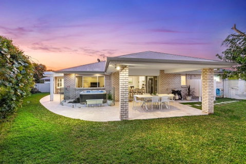 Salty Pause At Bondi House - With Spa And Pet Friendly! - Sunshine Coast Guide 3