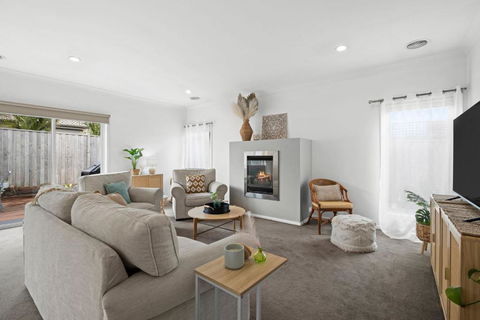 Salty Sage Beach House - Sunshine Coast Guide 0