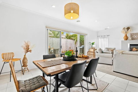 Salty Sage Beach House - Sunshine Coast Guide 2