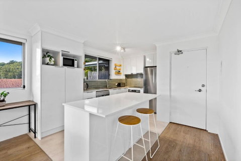 Salty Sea Breeze Apartment 500m To Waters Edge - Sunshine Coast Guide 1