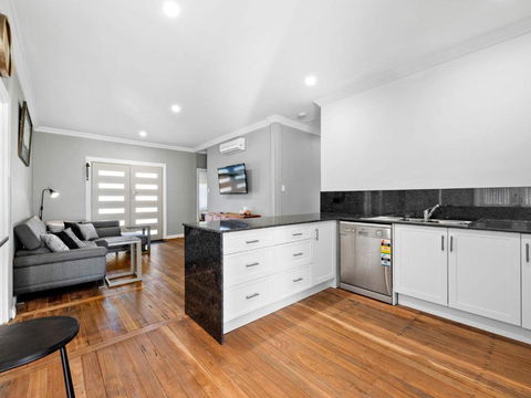 Salty Sea Cottage - Sunshine Coast Guide 3