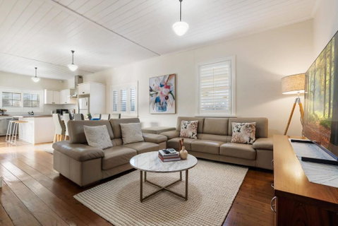 Sampson Cottage - Historic Charm - Sunshine Coast Guide 3