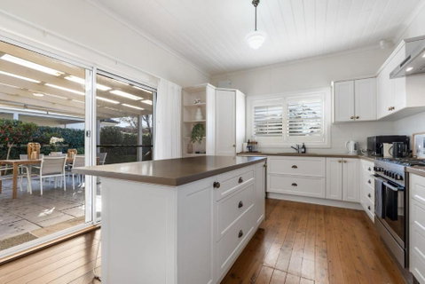 Sampson Cottage - Historic Charm - Sunshine Coast Guide 2