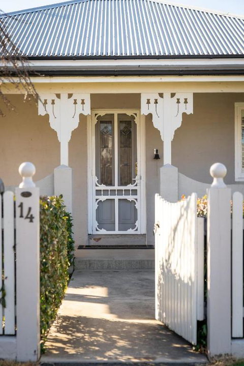 Sampson Cottage - Historic Charm - Sunshine Coast Guide 0