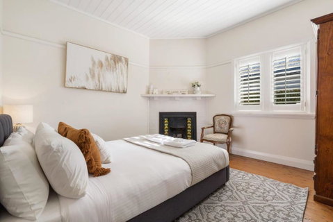 Sampson Cottage - Historic Charm - Sunshine Coast Guide 1
