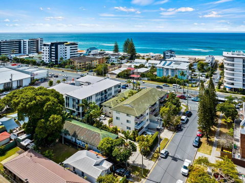 Samuel Grove - Sunshine Coast Guide 0