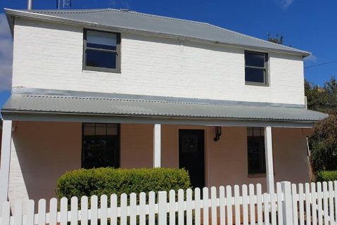 Samuels Cottage C1860 - In The Heart Of Mudgee - Sunshine Coast Guide 0