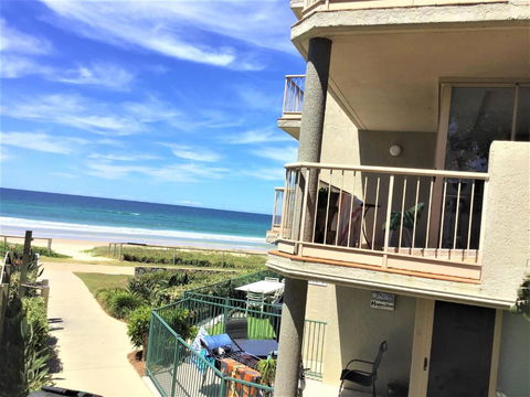 Sanctuary Beach Resort - Sunshine Coast Guide 0