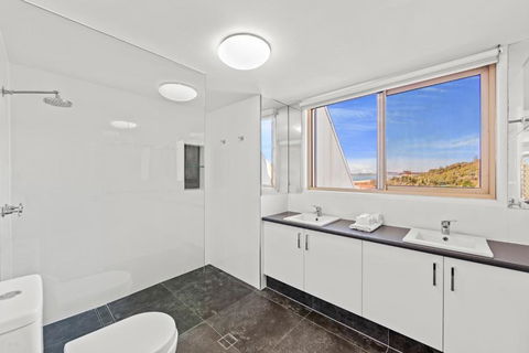 Sanctuary Beach Resort - Sunshine Coast Guide 1