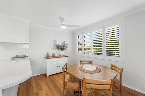 Sanctuary Court Unit 4 - Sunshine Coast Guide 2