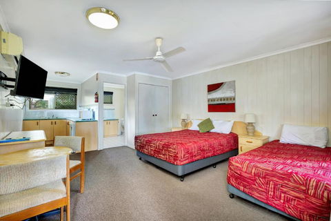 Sanctuary Lakes Fauna Retreat - Sunshine Coast Guide 3