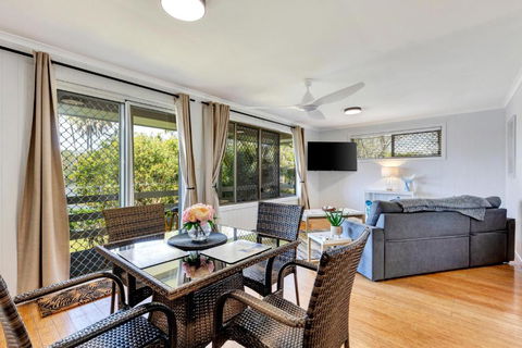 Sanctuary Lakes Fauna Retreat - Sunshine Coast Guide 0