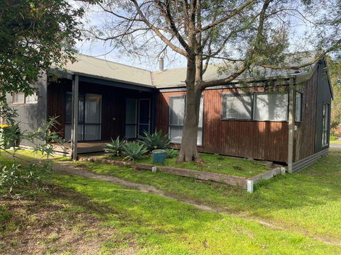 Sanders Beach House - Sunshine Coast Guide 0