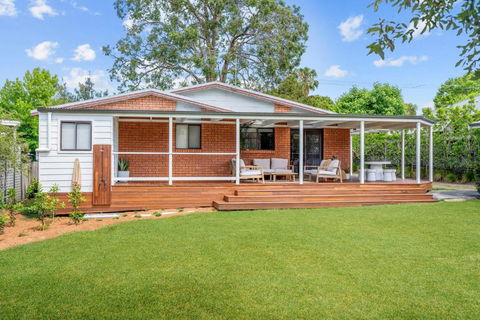 Sandalwood At Huskisson - Sunshine Coast Guide 2
