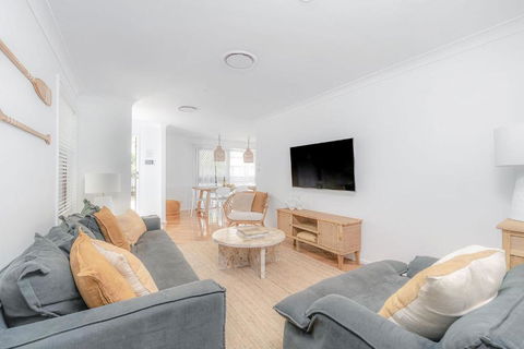 Sandalwood At Huskisson - Sunshine Coast Guide 3