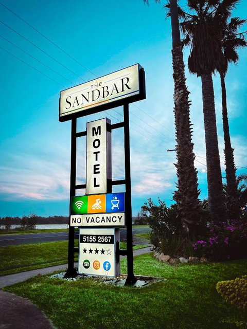 Sandbar Motel - Sunshine Coast Guide 1