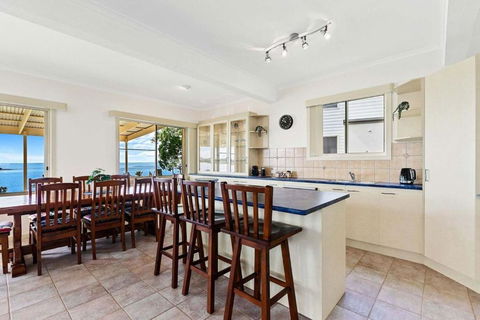 Sandbar On Moreton 5 Bedroom - Sunshine Coast Guide 3