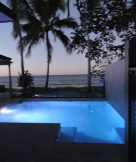 Sandcastle Retreat - Absolute Cairns Beachfront - Sunshine Coast Guide 1