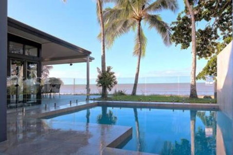Sandcastle Retreat - Absolute Cairns Beachfront - Sunshine Coast Guide 0