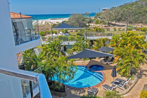 Sandcastles On Currumbin Beach - Sunshine Coast Guide 0