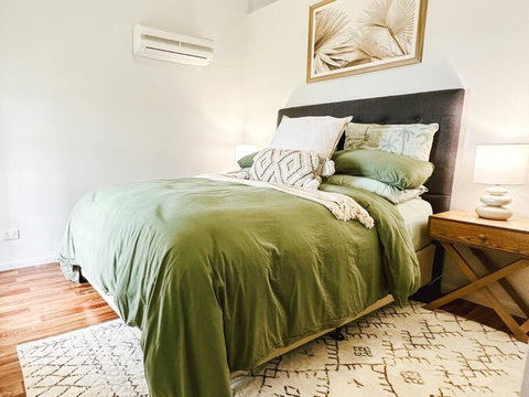 Sandhaven Bungalow - Sunshine Coast Guide 3