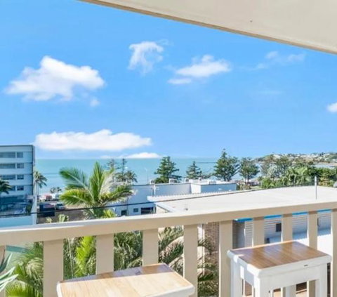 Sandhaven Bungalow - Sunshine Coast Guide 1