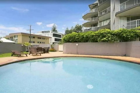 Sandown - Hosted By Burleigh Letting - Sunshine Coast Guide 0