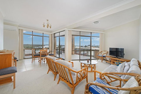 Sandpiper 9 25 Waugh Street - Sunshine Coast Guide 0