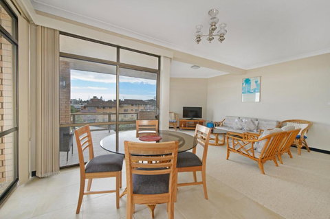 Sandpiper 9 25 Waugh Street - Sunshine Coast Guide 2