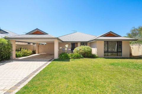 Sandpiper House - Family & Pet Friendly - Sunshine Coast Guide 0