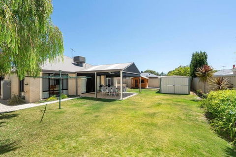 Sandpiper House - Family & Pet Friendly - Sunshine Coast Guide 1