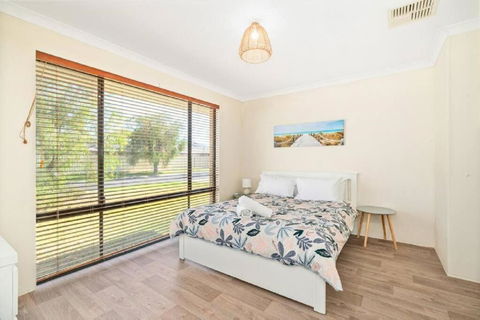 Sandpiper House - Family & Pet Friendly - Sunshine Coast Guide 3