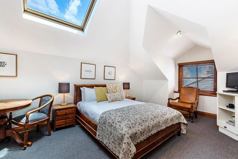 Sandstone Suites - In The Heart Of Port Fairy - Sunshine Coast Guide 2