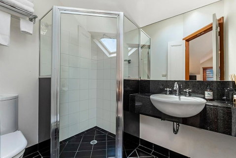 Sandstone Suites - In The Heart Of Port Fairy - Sunshine Coast Guide 3